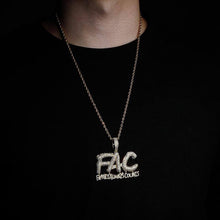Load image into Gallery viewer, Family Always Counts Pendent - GOLD - Alliceonyou
